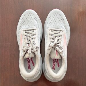 Brooks ADRENALINE GTS 24